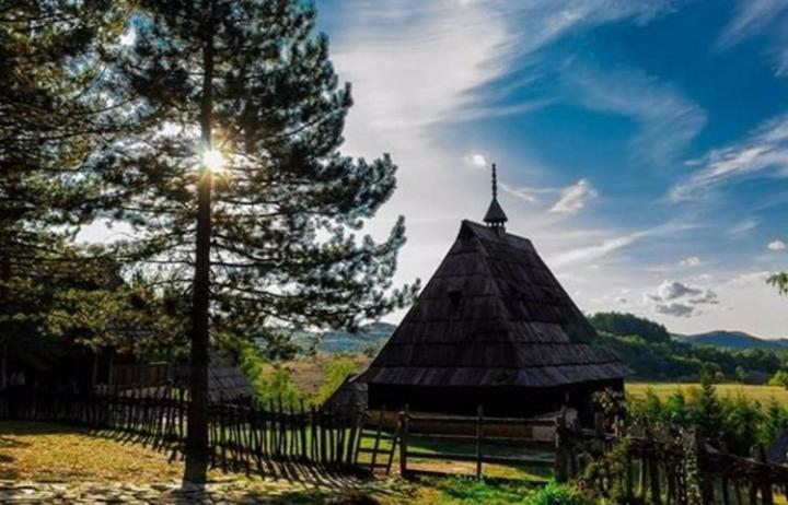 Apartmani Milic Sirogojno エクステリア 写真